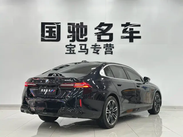 BMW 5 Series — Фото автомобиля 4