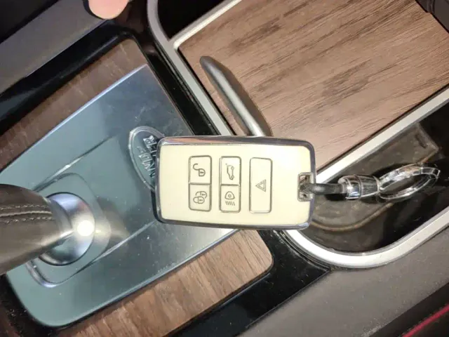 Land Rover Discovery Sport — Фото автомобиля 8