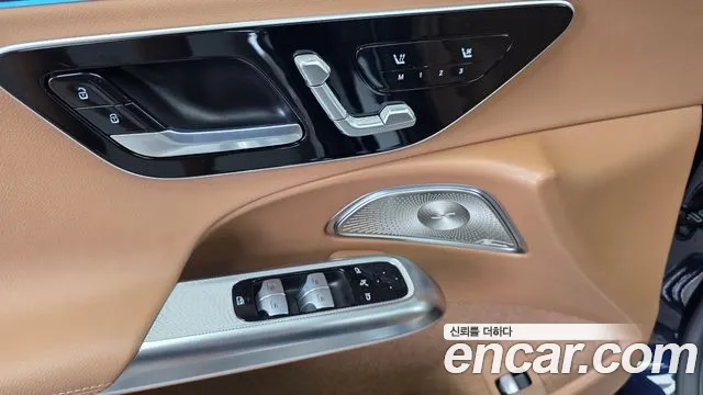Mercedes-Benz E-Class — Фото автомобиля 27