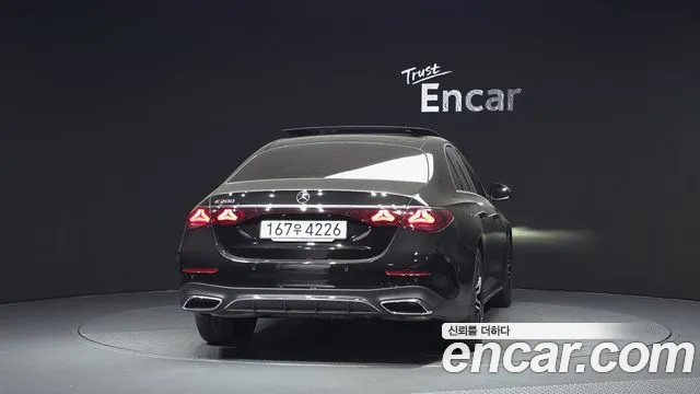 Mercedes-Benz E-Class — Фото автомобиля 3