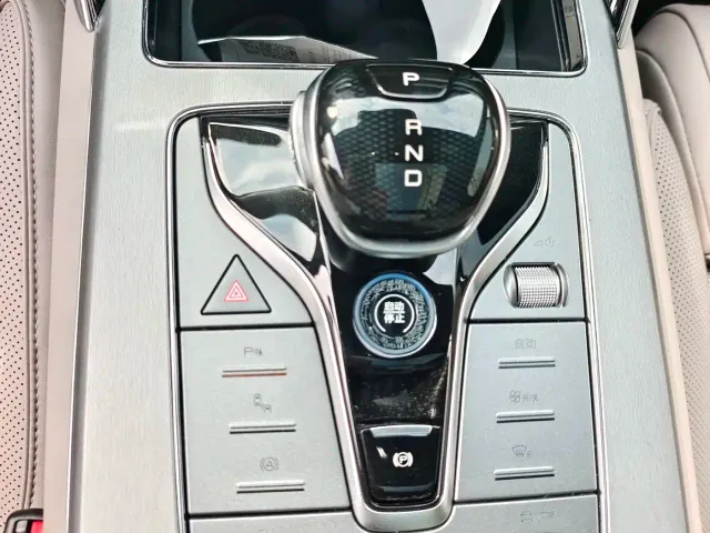 BYD Tang — Фото автомобиля 13