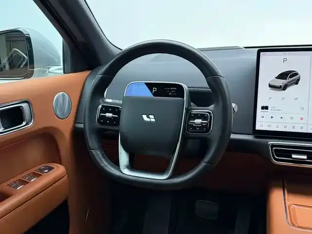 Li Auto L8 — Фото автомобиля 11