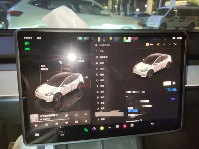 Tesla Model Y — Фото автомобиля 12