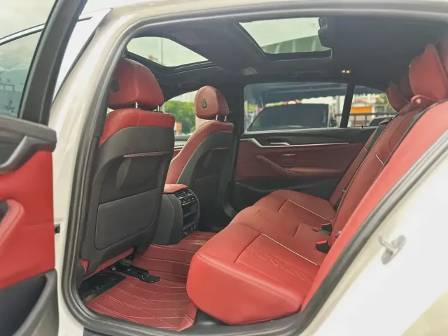 BMW 5 Series — Фото автомобиля 12