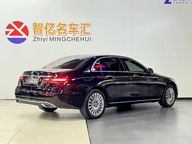 Mercedes-Benz E-Class — Фото автомобиля 5