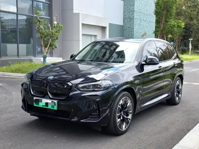 Фотография автомобиля — BMW iX3