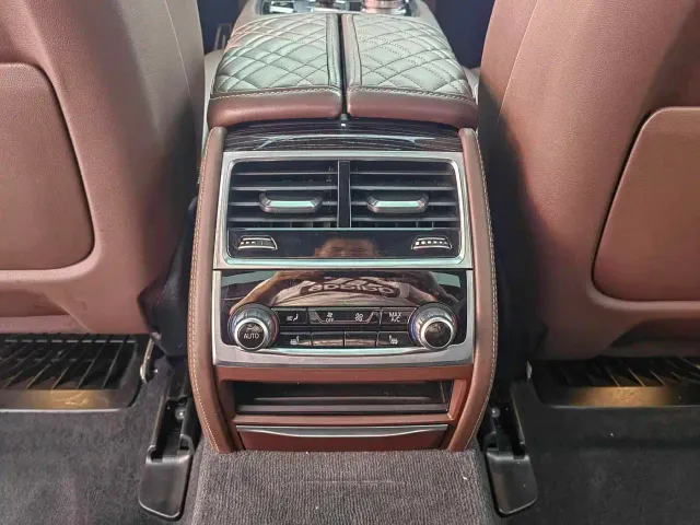 BMW 7 Series — Фото автомобиля 14