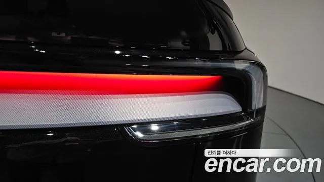 Tesla Model Y — Фото автомобиля 20