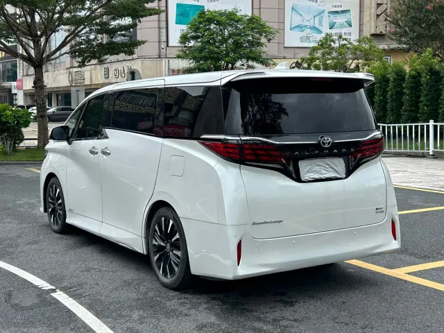 Toyota Alphard — Фото автомобиля 11