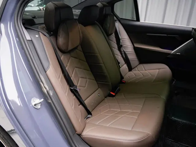 BMW 5 Series — Фото автомобиля 7