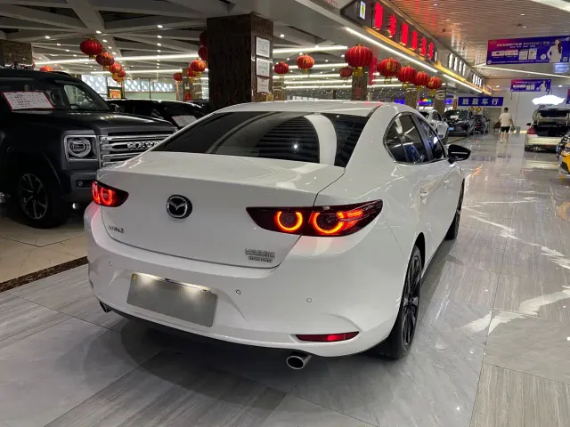 Mazda Axela — Фото автомобиля 4