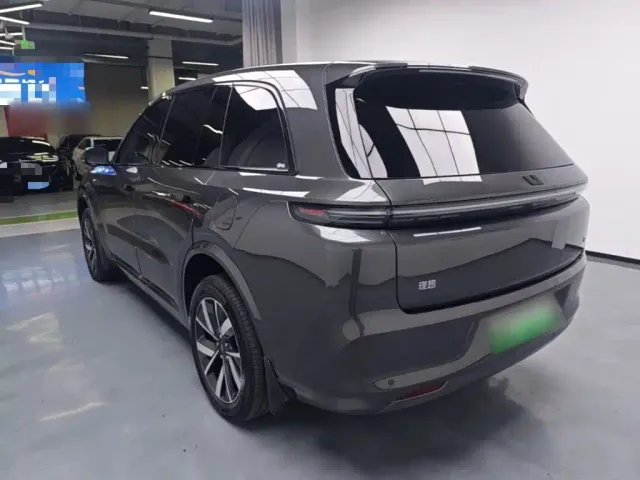 Li Auto L8 — Фото автомобиля 4