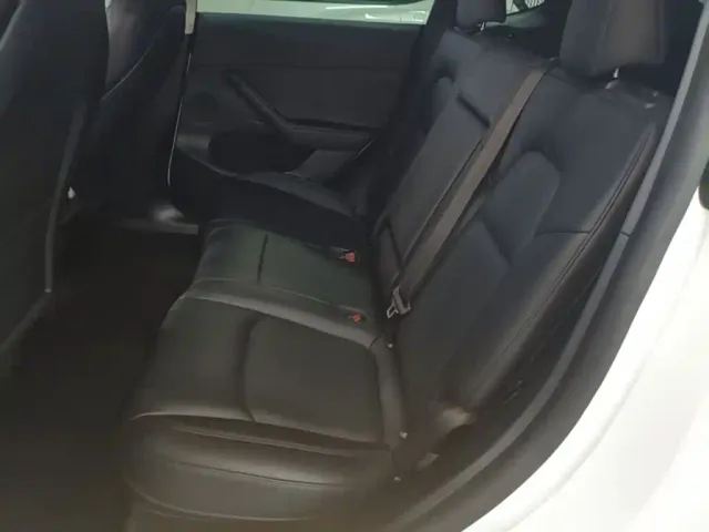 Tesla Model Y — Фото автомобиля 16