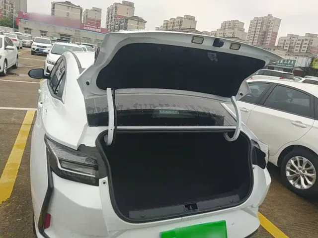 Dongfeng Yixuan — Фото автомобиля 18