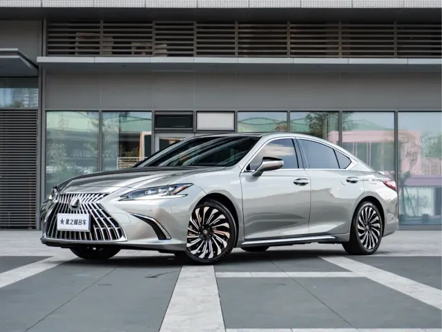 Фотография автомобиля — Lexus ES
