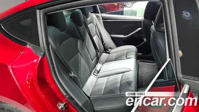 Tesla Model 3 — Фото автомобиля 17