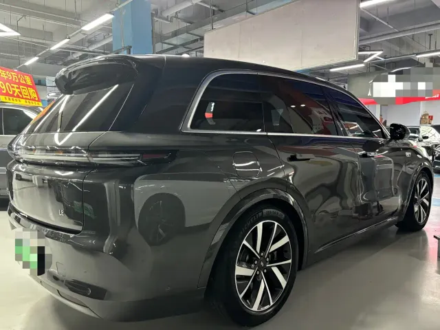 Li Auto L8 — Фото автомобиля 14
