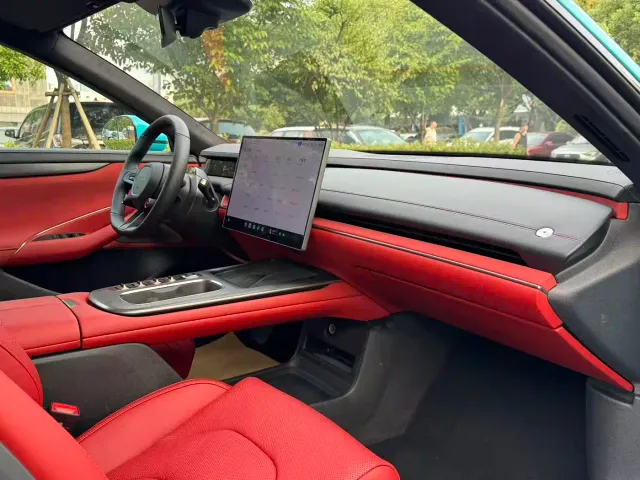 Xiaomi SU7 — Фото автомобиля 12