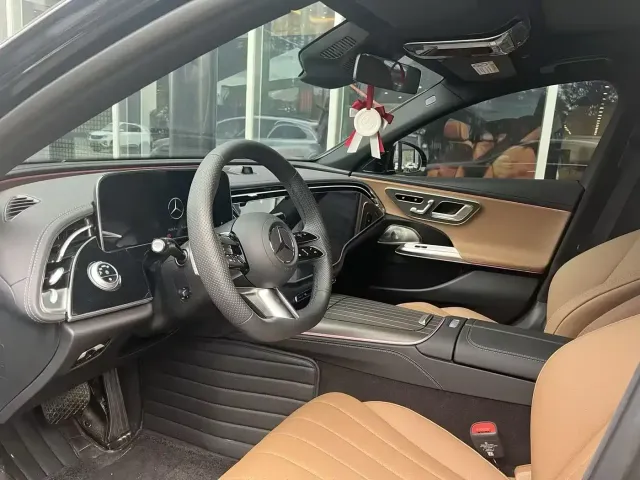 Mercedes-Benz E-Class — Фото автомобиля 3