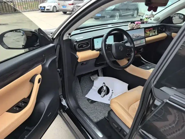 Leapmotor C11 — Фото автомобиля 15