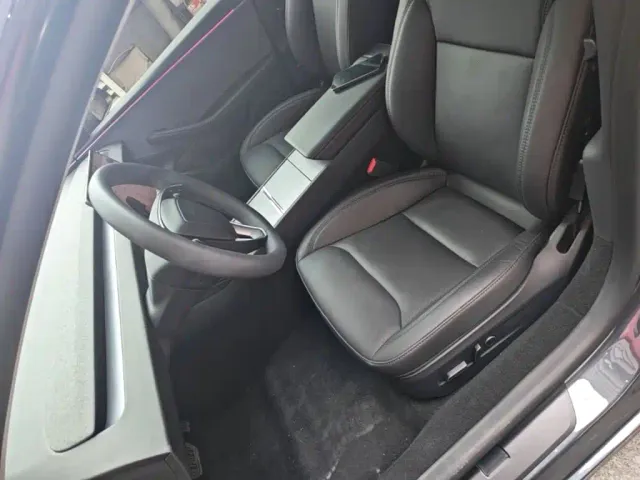 Tesla Model 3 — Фото автомобиля 14