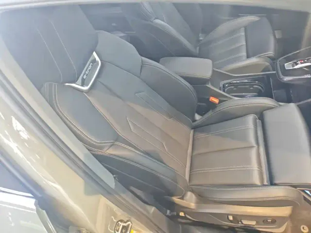 Audi Q4 e-tron — Фото автомобиля 24