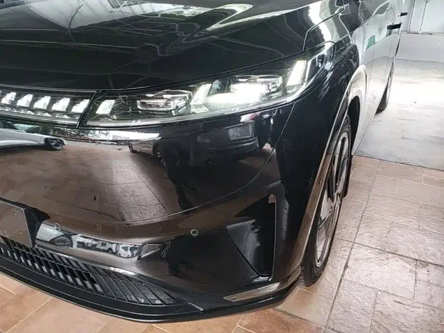 Dongfeng Yipai eπ008 2024 210Max Range Extender 6-Seater — Фото автомобиля 23