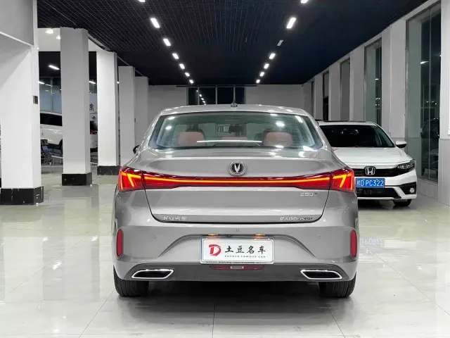 Changan Eado — Фото автомобиля 5