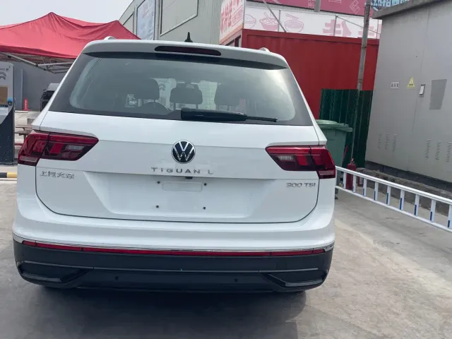 Volkswagen Tiguan L — Фото автомобиля 14