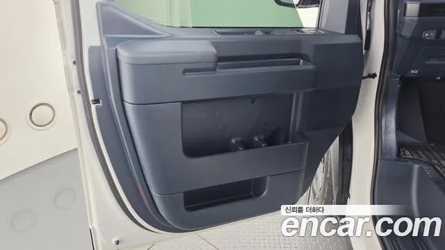 Kia PV5 — Фото автомобиля 24