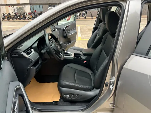 Toyota RAV4 — Фото автомобиля 6