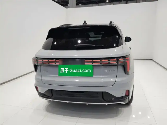 Lynk & Co 01 — Фото автомобиля 3