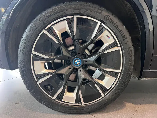 BMW iX3 — Фото автомобиля 10