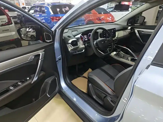 Geely Binyue — Фото автомобиля 15
