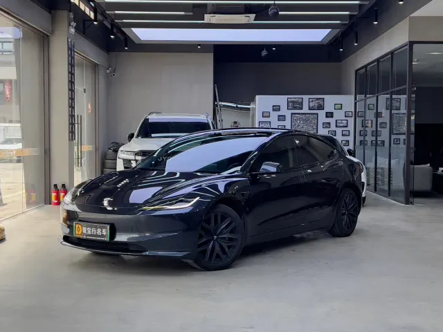 Фотография автомобиля — Tesla Model 3
