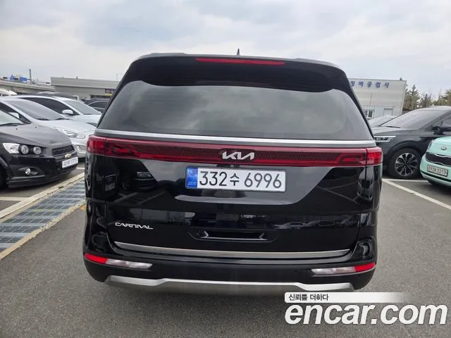 Kia Carnival Generation 4 — Фото автомобиля 4