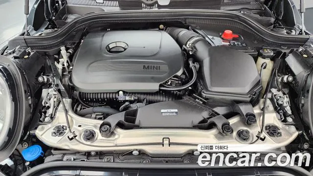 MINI Cooper Generation 4 — Фото автомобиля 6