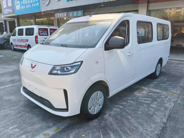 Фотография автомобиля — Wuling Yangguang L