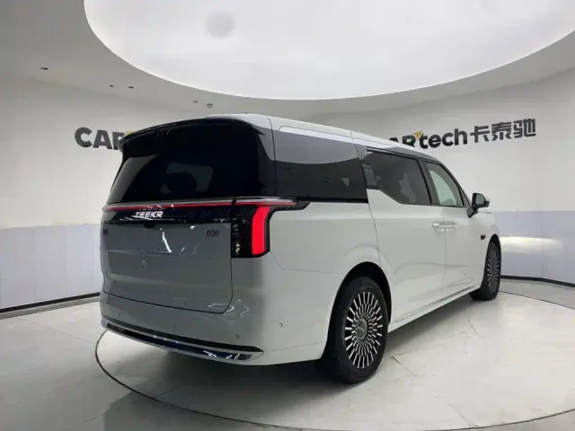 ZEEKR Zeekr 009 2024 7-Seat Aisle AWD Version 108kWh — Фото автомобиля 5