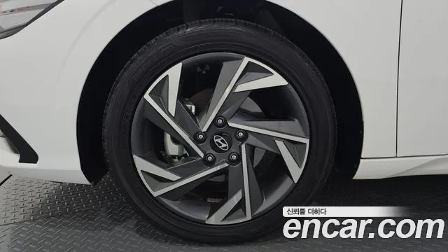Hyundai Avante CN7 — Фото автомобиля 5