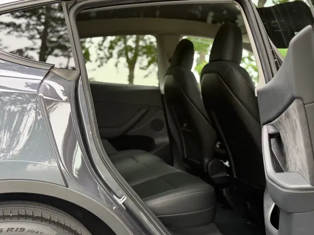 Tesla Model Y — Фото автомобиля 11