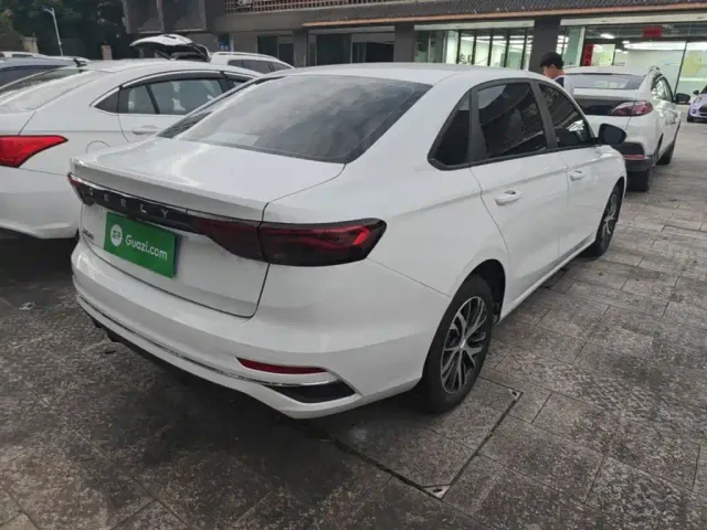 Geely Emgrand — Фото автомобиля 6