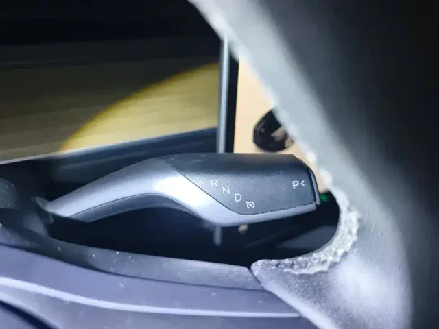 Tesla Model Y — Фото автомобиля 16