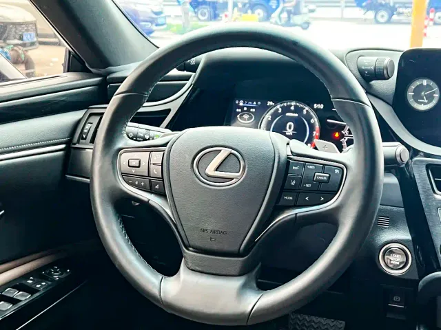 Lexus ES — Фото автомобиля 13