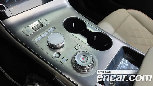 Genesis GV70 — Фото автомобиля 12