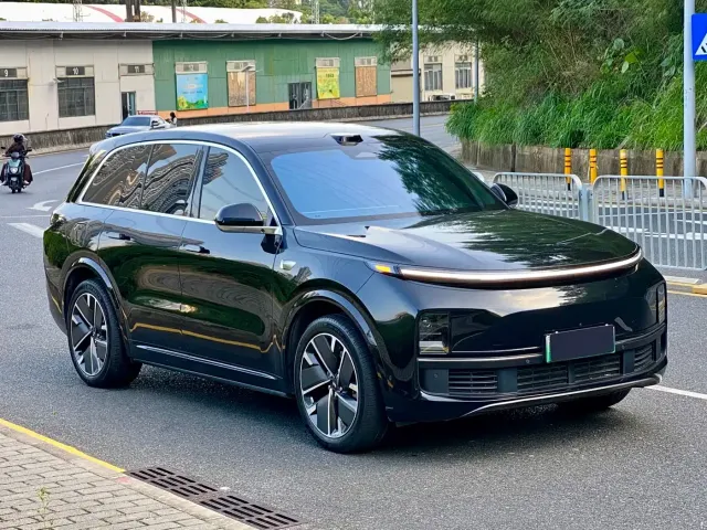 Li Auto L8 — Фото автомобиля 3