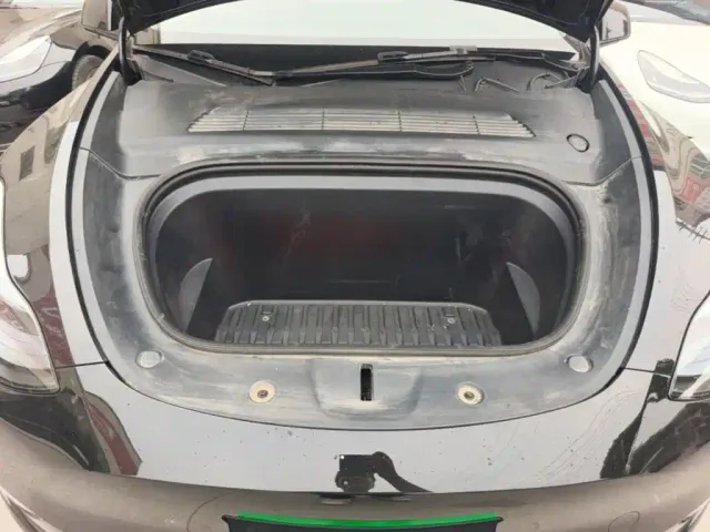 Tesla Model Y — Фото автомобиля 19