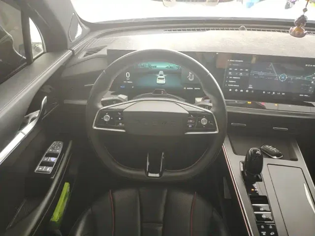 Roewe RX5 Max — Фото автомобиля 10