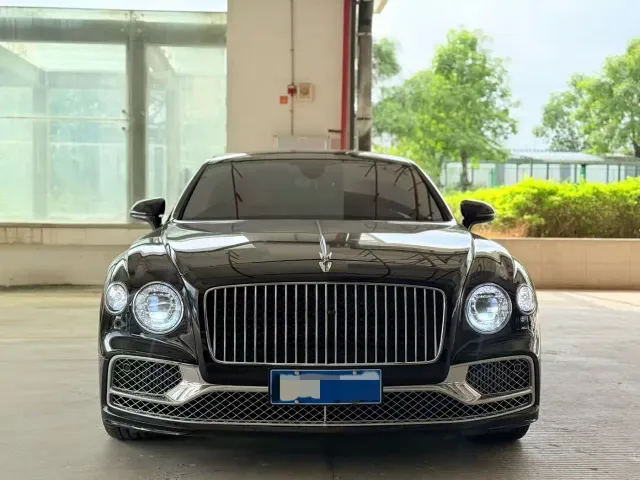 Bentley Flying Spur — Фото автомобиля 2