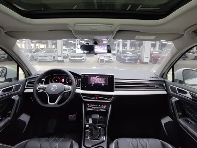 Volkswagen Tiguan L — Фото автомобиля 10